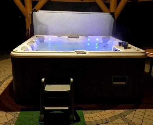 Domek Bieszczady Noclegi w Bieszczadach Solina Polańczyk Sauna Jacuzzi — Ropienka