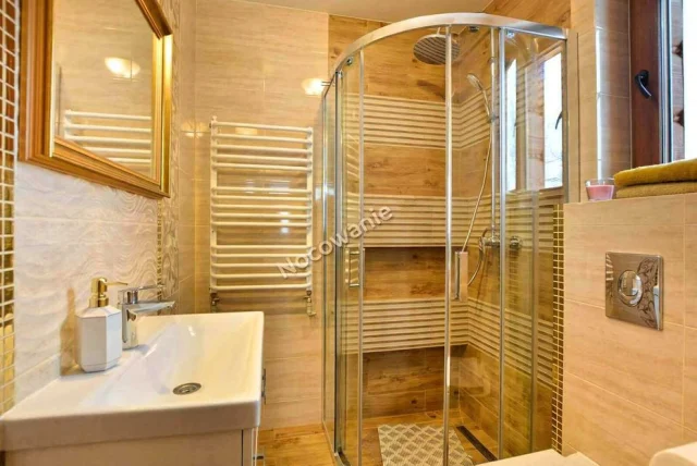 Domek Bieszczady Noclegi w Bieszczadach Solina Polańczyk Sauna Jacuzzi — Ropienka