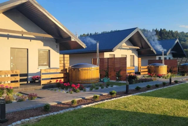 domki całoroczne ferie noclegi bieszczady gorąca bania jacuzzi — Lesko