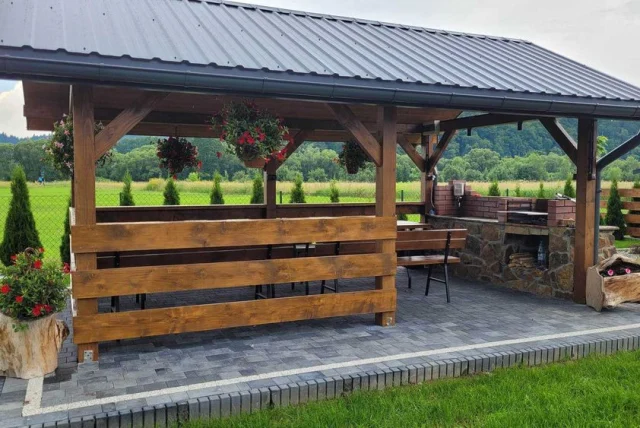 domki całoroczne ferie noclegi bieszczady gorąca bania jacuzzi — Lesko