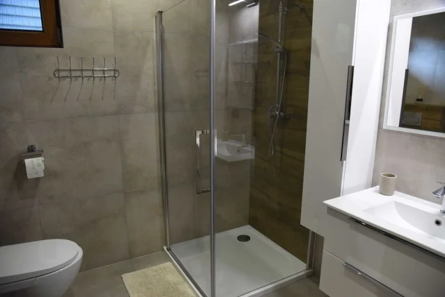 Bieszczady, Solina, domki Werlas, ruska bania z jacuzzi, sauna — Werlas