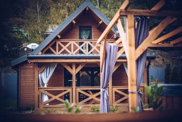 Całoroczne domki. Bieszczady. Balia, jacuzzi. — Bystre
