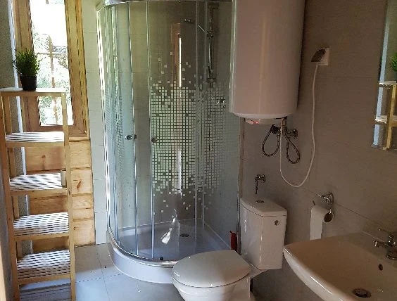 Pokoje i apartamenty w dom z bali nad jeziorem Solina Bieszczady domek — Zawóz