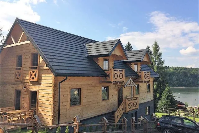 Pokoje i apartamenty w dom z bali nad jeziorem Solina Bieszczady domek — Zawóz