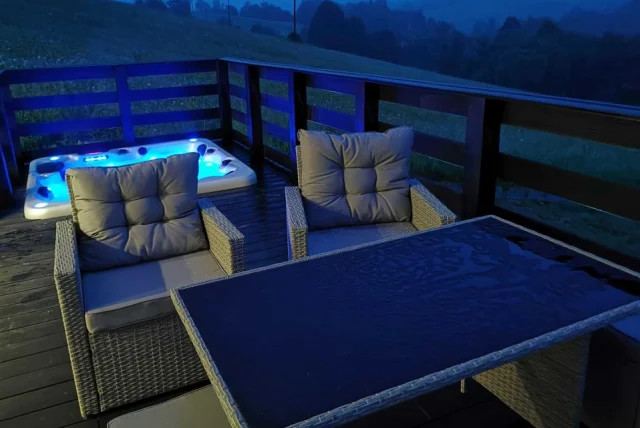 Daj spokój w Bieszczadach – całoroczny 7 os domek z jacuzzi — Polańczyk