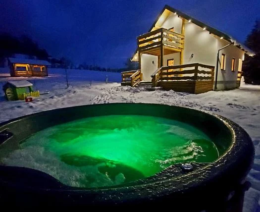 Domek do wynajecia tyrolka Wańkowa Solina Bieszczady jacuzzi bania — Wańkowa