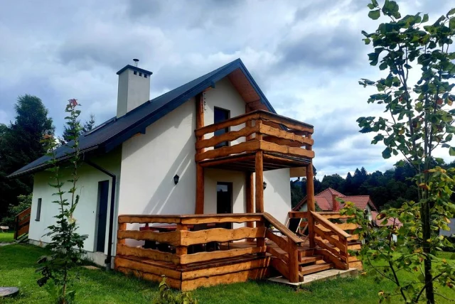 Domek do wynajecia tyrolka Wańkowa Solina Bieszczady jacuzzi bania — Wańkowa